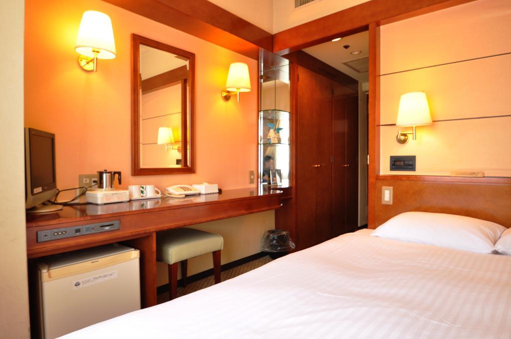 Toko City Hotel Umeda أوساكا الغرفة الصورة