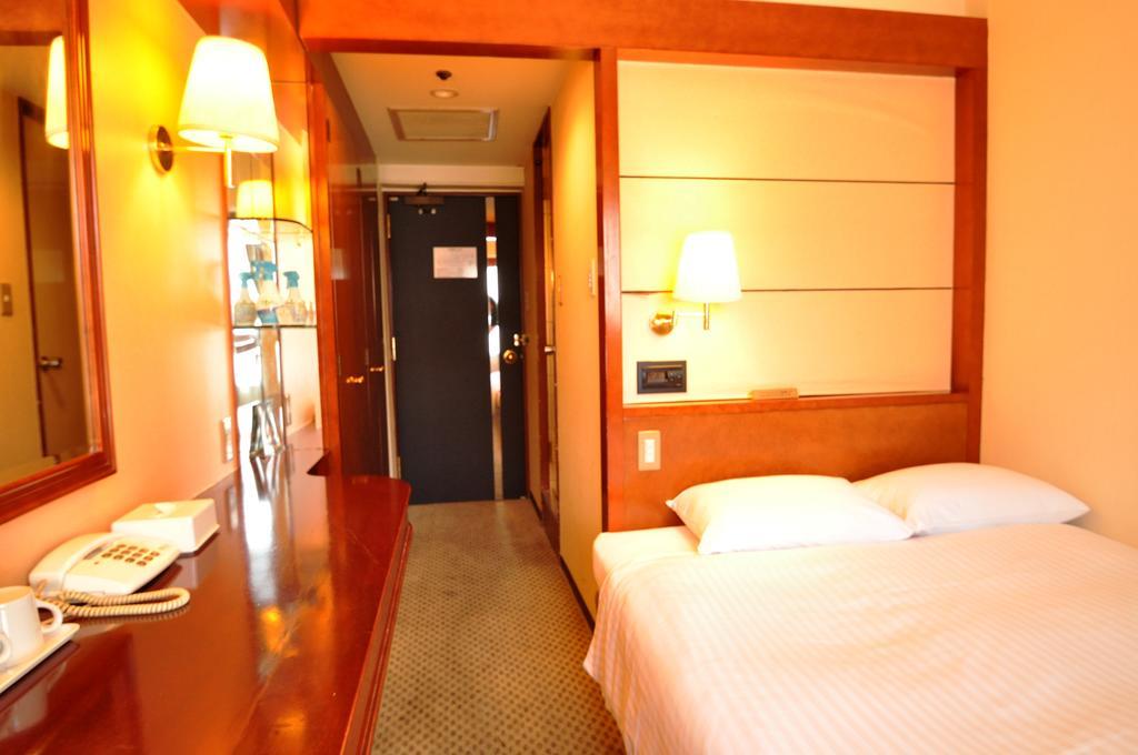 Toko City Hotel Umeda أوساكا الغرفة الصورة