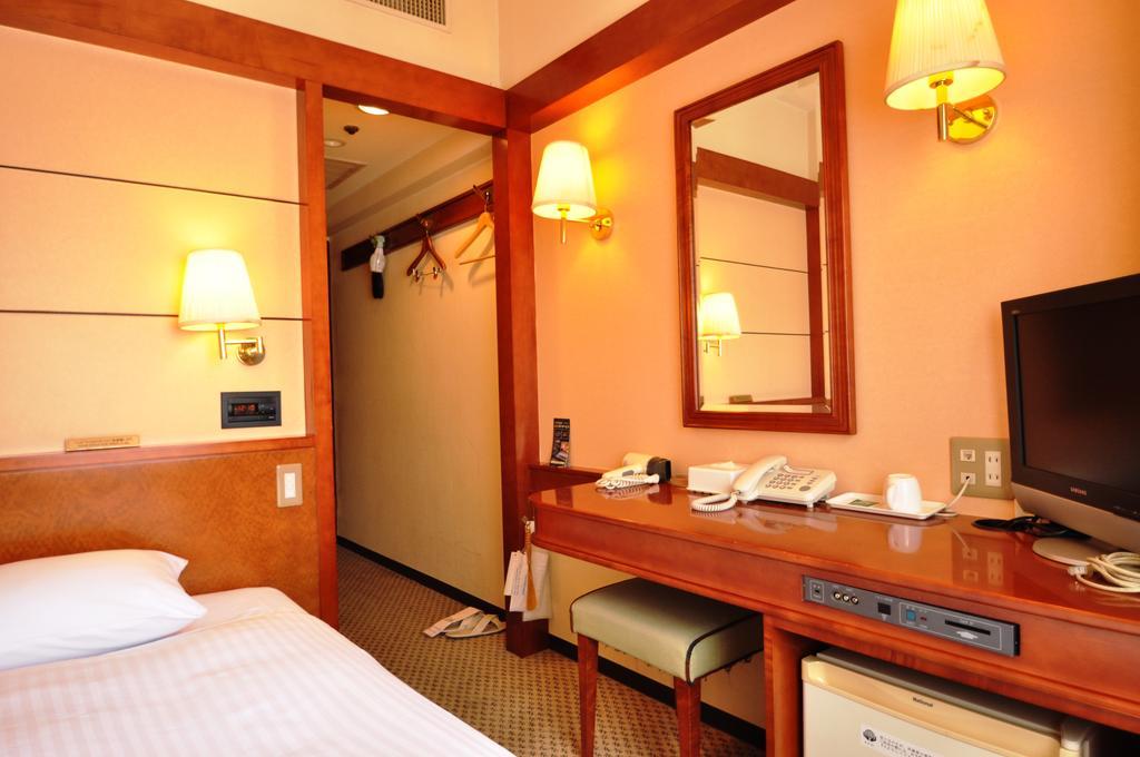 Toko City Hotel Umeda أوساكا الغرفة الصورة